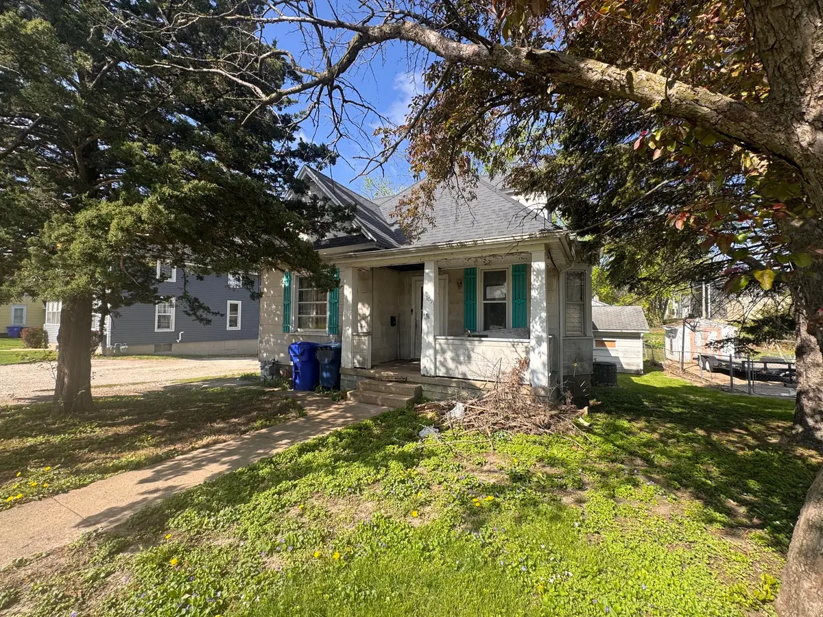 109 S Lakeview Avenue, Kewanee, IL 61443 - #1