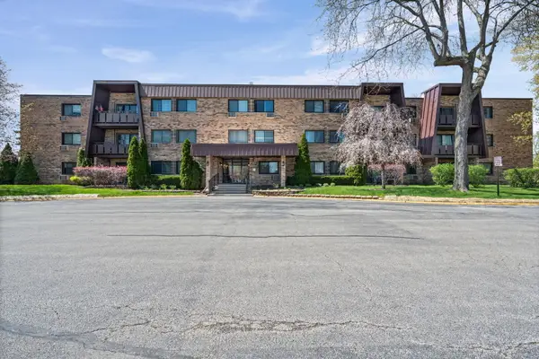1205 E Hintz Road #209, Arlington Heights, IL 60004