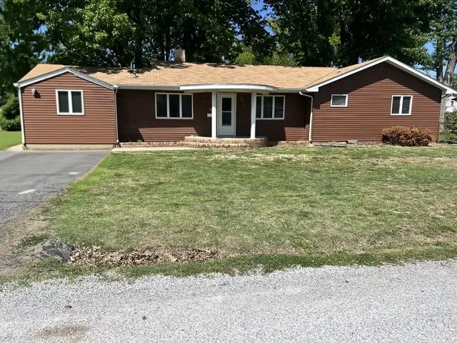 511 W 5th Street, Benton, IL 62812 - #1