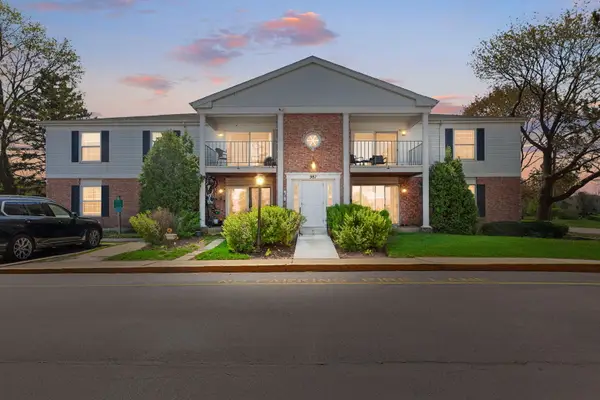 987 Golf Course Road #8, Crystal Lake, IL 60014