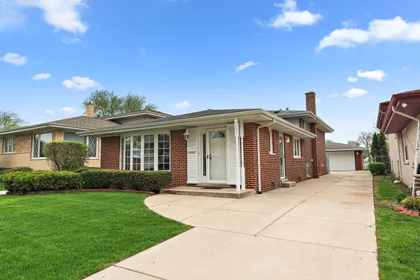 9021 S Francisco Avenue, Evergreen Park, IL 60805