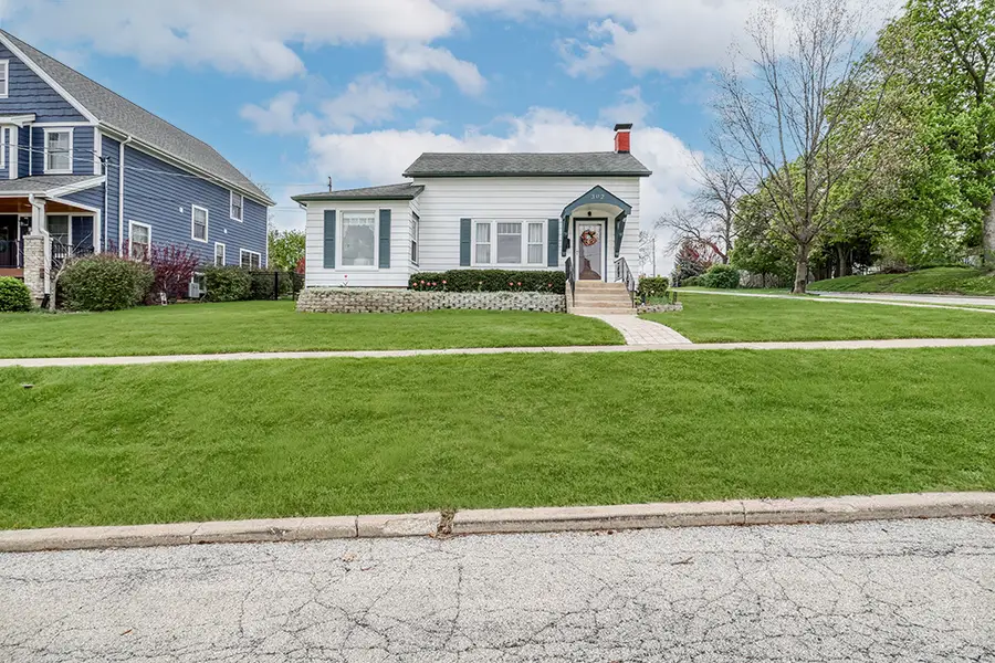 302 E Division Street, Lemont, IL 60439 - #2