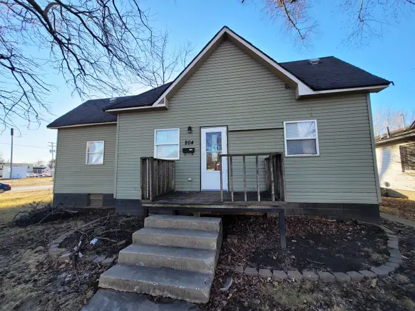 204 N Sycamore Street, Villa Grove, IL 61956