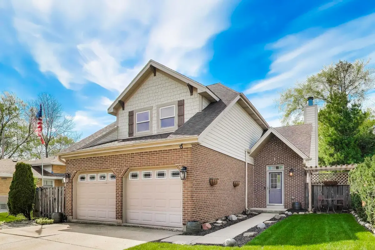 513 E Central Road, Arlington Heights, IL 60005 - #1