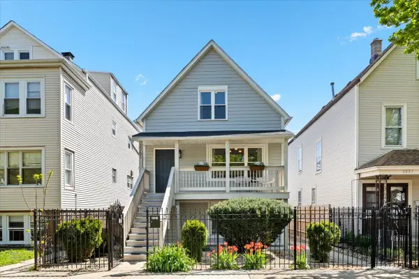 3261 N Central Park Avenue, Chicago, IL 60618