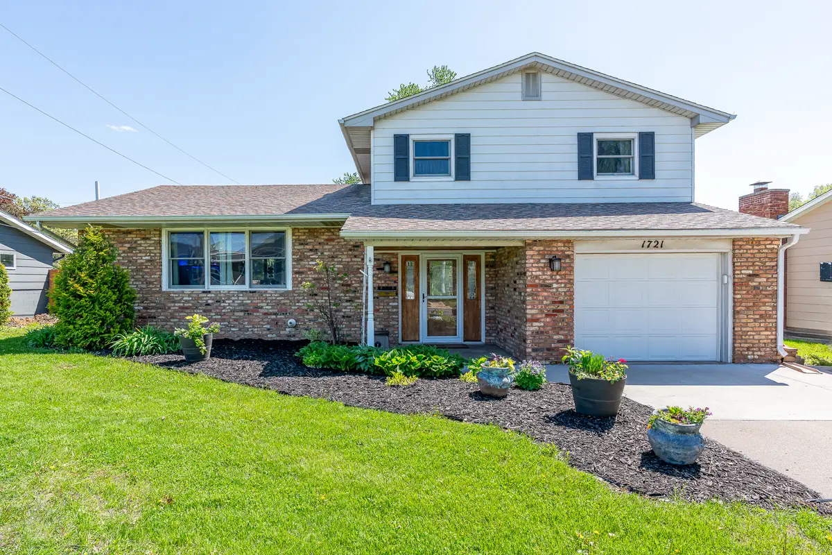 1721 Valley Vista Drive, Bettendorf, IA 52722 - #1