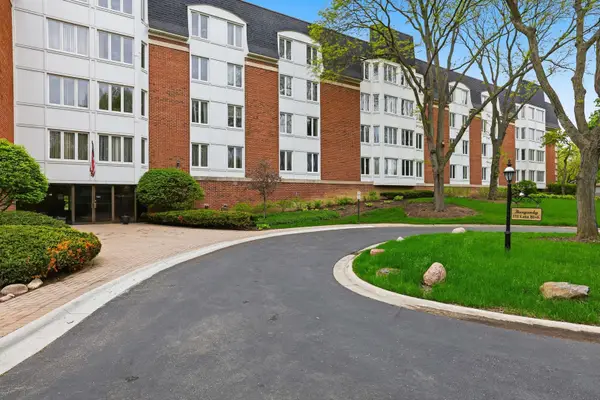 175 Lake Boulevard #302, Buffalo Grove, IL 60089