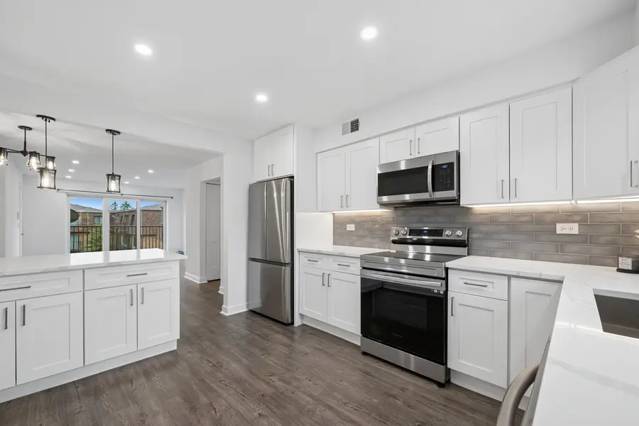 408 Kensington Road #E, Mount Prospect, IL 60056 - #3