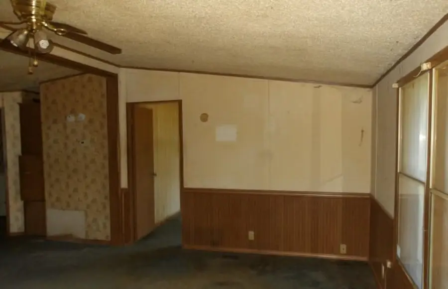 406 E Van Buren Street, Paris, IL 61944 - #2