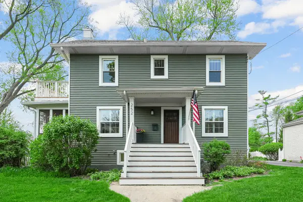 252 Sunset Avenue, Glen Ellyn, IL 60137