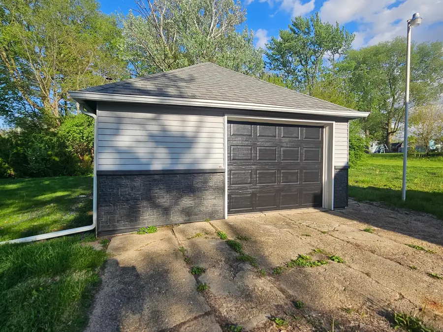 401 S Washington Street, Saybrook, IL 61770 - #2