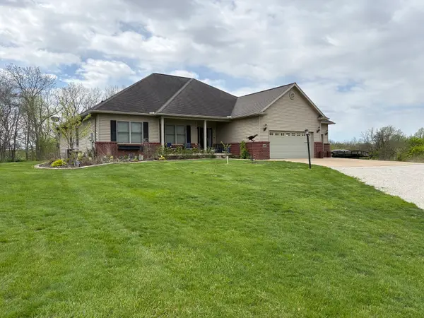 25401 Longview Road, Hopedale, IL 61747
