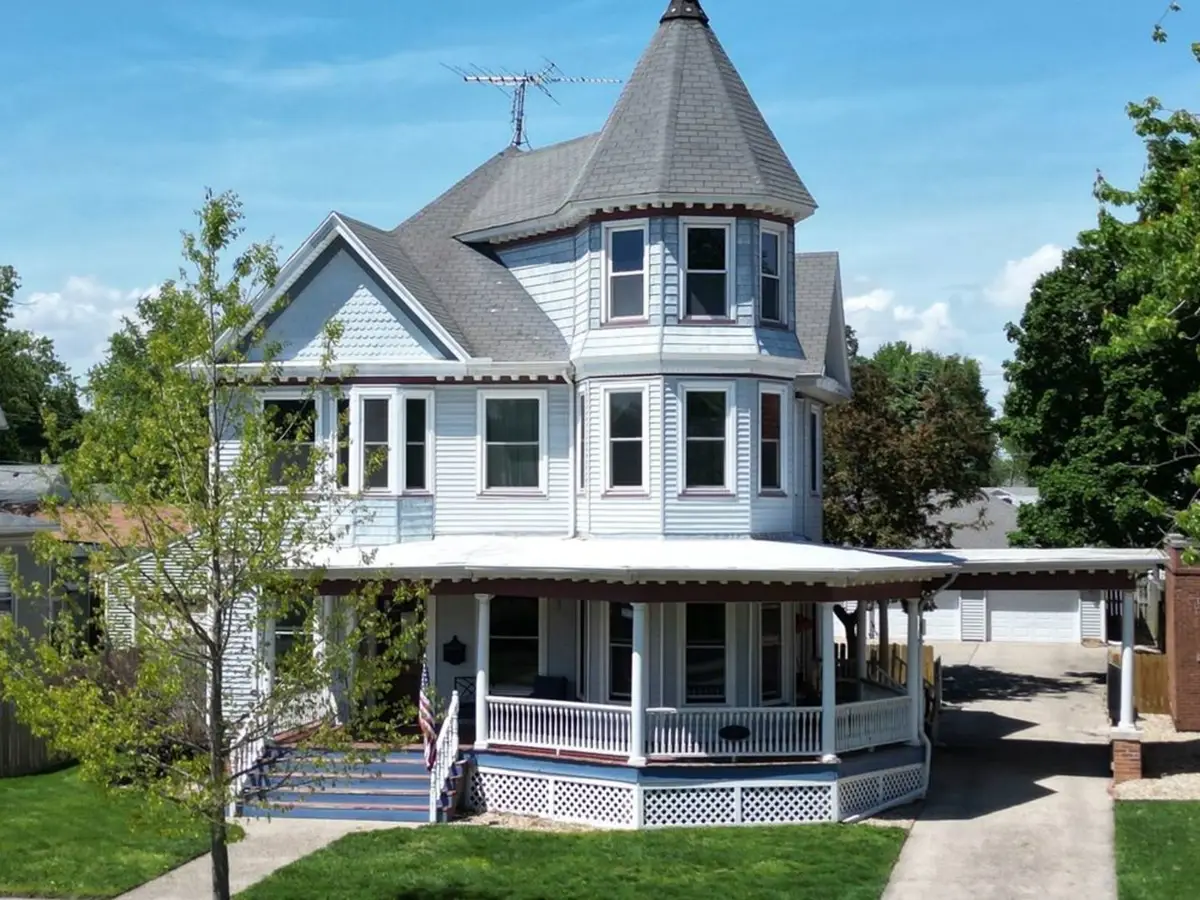 411 W Main Street, Clinton, IL 61727 - #1