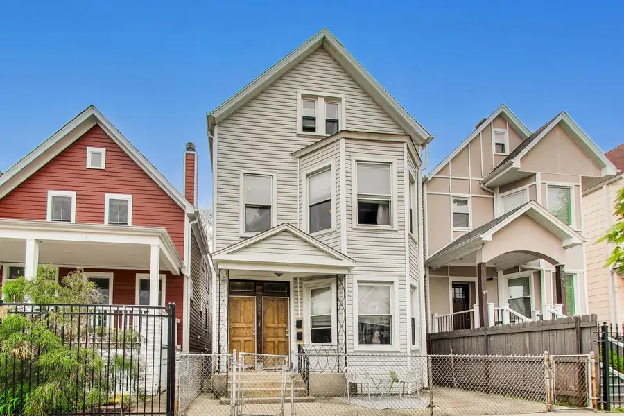 2955 N Gresham Avenue, Chicago, IL 60618 - #2