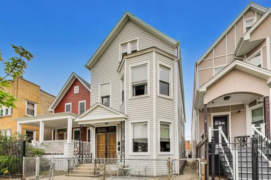 2955 N Gresham Avenue, Chicago, IL 60618 - #3