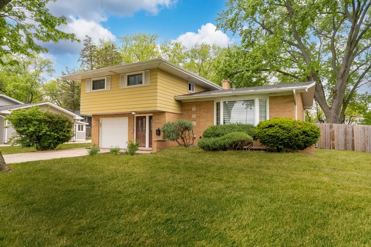 9 Sycamore Drive, Naperville, IL 60540 - #1