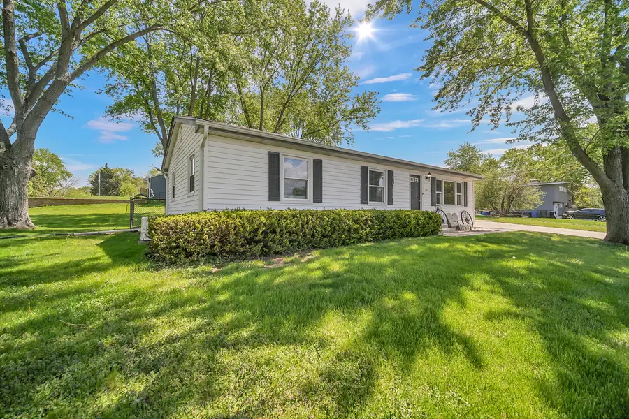 137 Birchwood Road, Carpentersville, IL 60110 - #2