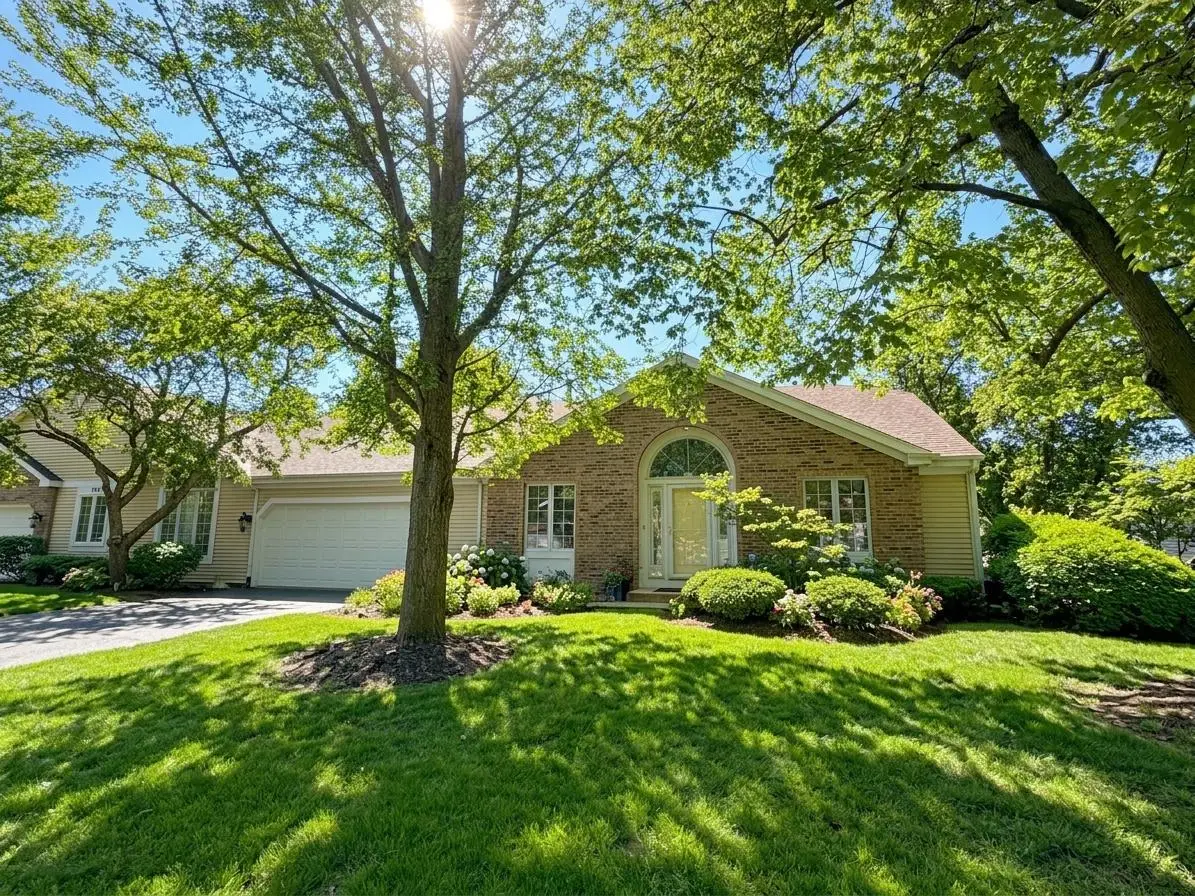 281 Governors Lane #281, Elgin, IL 60123 - #1