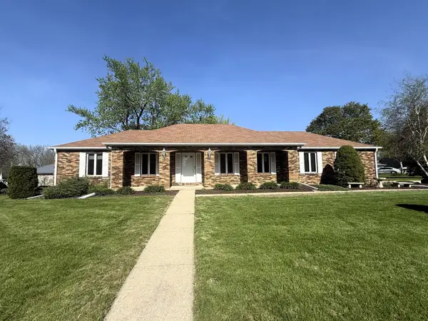 300 Fieldstone Lane, Dixon, IL 61021