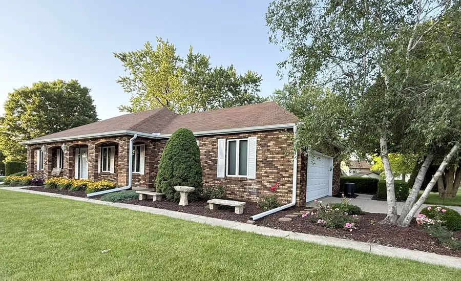 300 Fieldstone Lane, Dixon, IL 61021 - #2