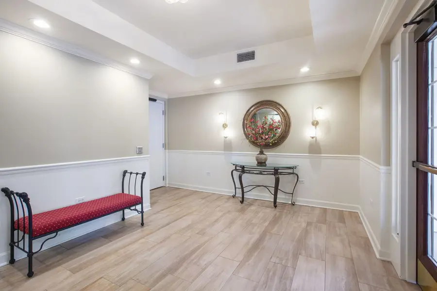 446 Mcdaniels Circle #302, Clarendon Hills, IL 60514 - #2