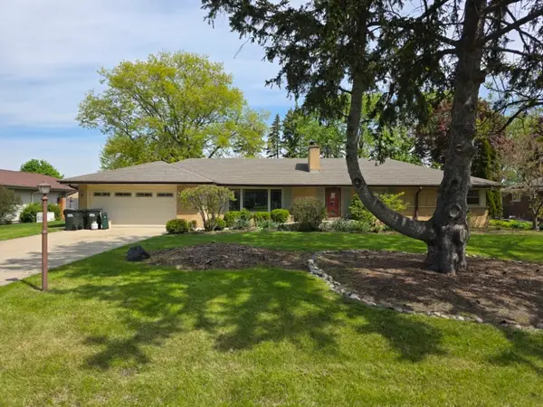 29 E Stonegate Drive, Prospect Heights, IL 60070