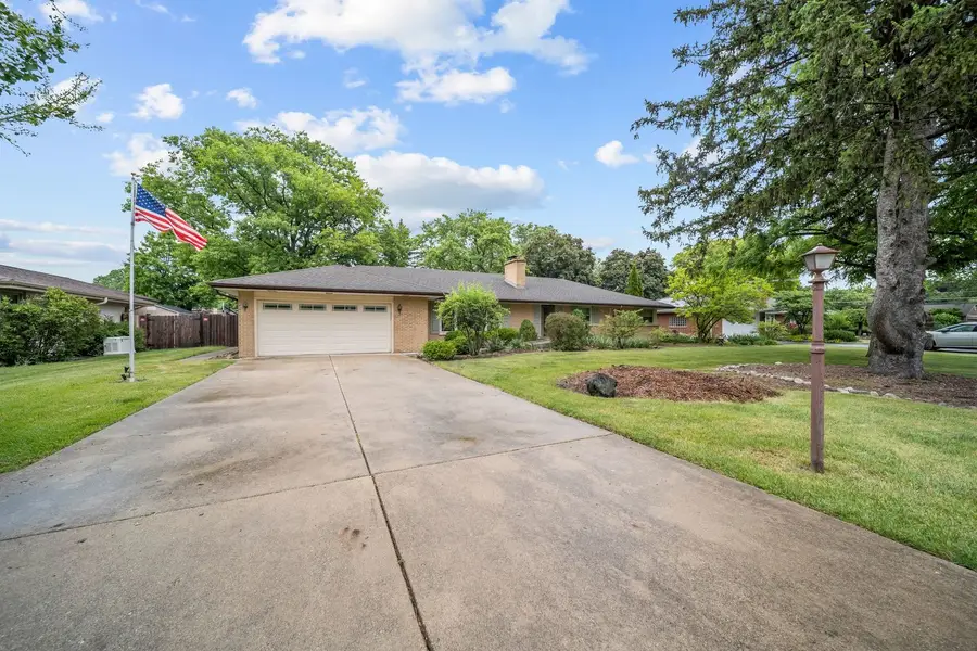 29 E Stonegate Drive, Prospect Heights, IL 60070 - #2