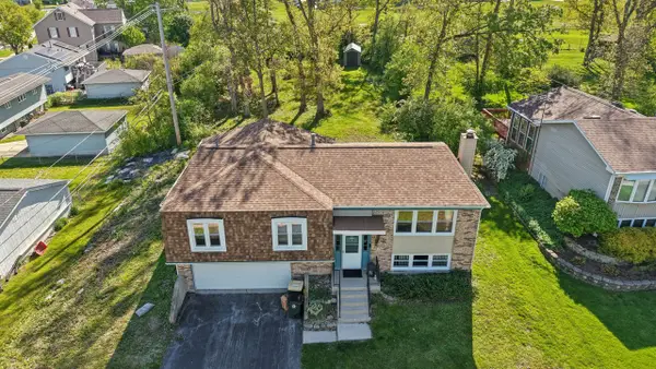 7901 Iroquois Court, Woodridge, IL 60517