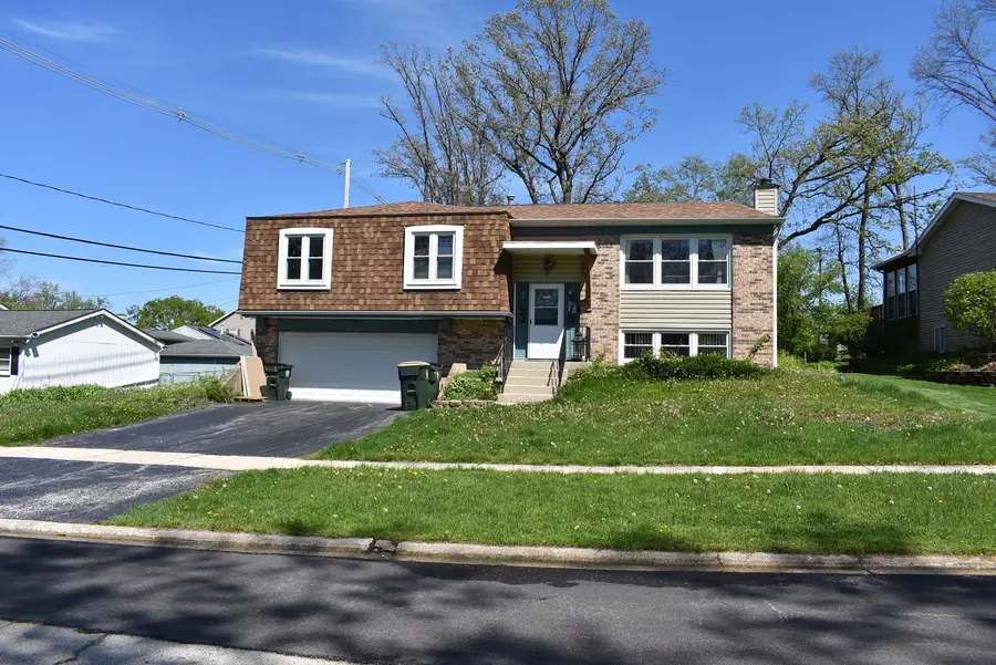 7901 Iroquois Court, Woodridge, IL 60517 - #2