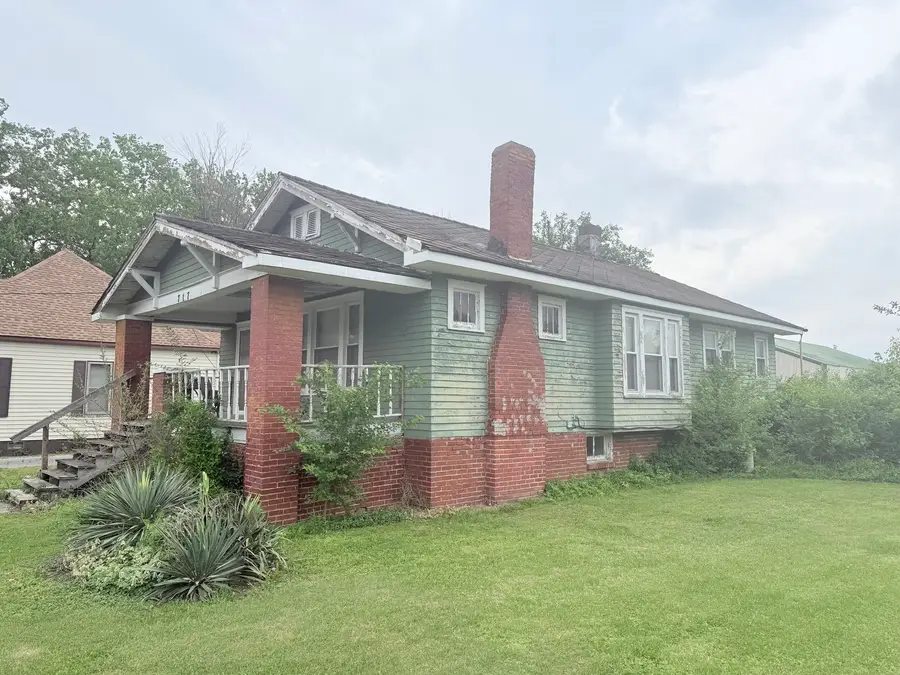717 W Sloan Street, Harrisburg, IL 62946 - #2