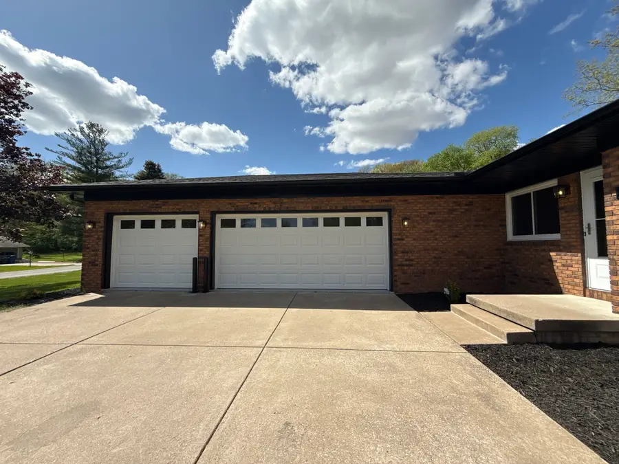 4065 Pinebrook Lane, Bettendorf, IA 52722 - #3