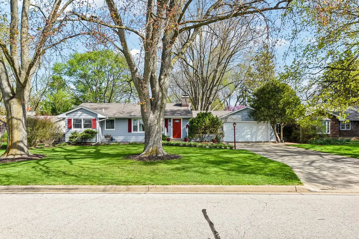 336 W Lincoln Avenue, Libertyville, IL 60048 - #1