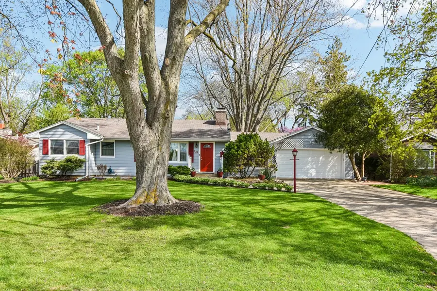 336 W Lincoln Avenue, Libertyville, IL 60048 - #2