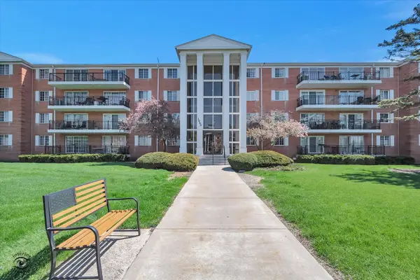 1050 N Farnsworth Avenue #301, Aurora, IL 60505