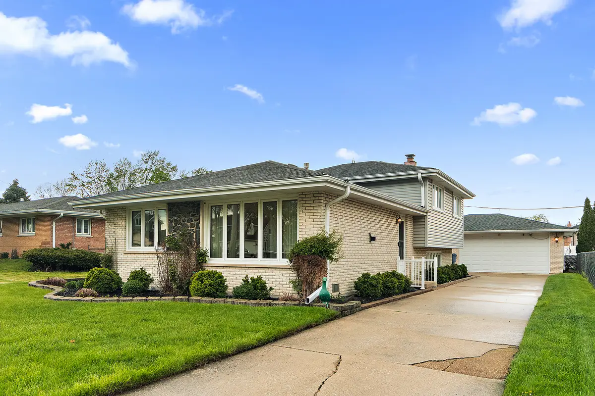 6612 W 92nd Street, Oak Lawn, IL 60453 - #1