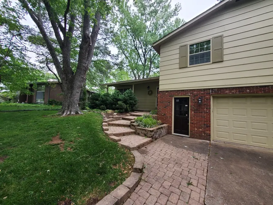 103 N Lark Lane, Carbondale, IL 62901 - #3