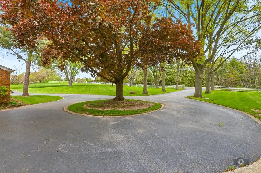 39W093 Silver Glen Road, Saint Charles, IL 60175 - #2
