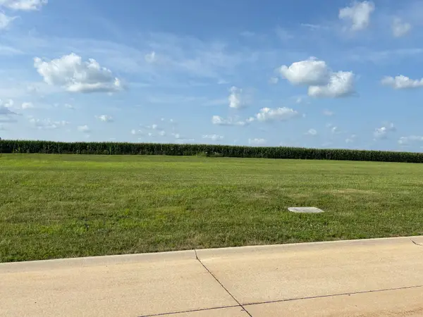 121 W School View Road, Geneseo, IL 61254