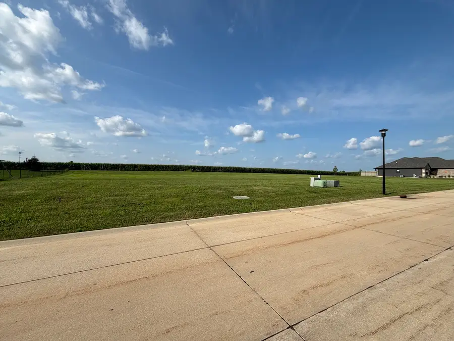 121 W School View Road, Geneseo, IL 61254 - #2