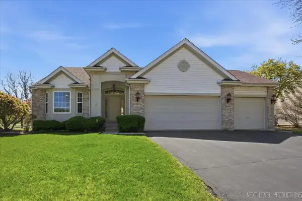 1502 Hartsburg Lane, North Aurora, IL 60542