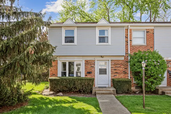 4096 Quincy Court, Streamwood, IL 60107