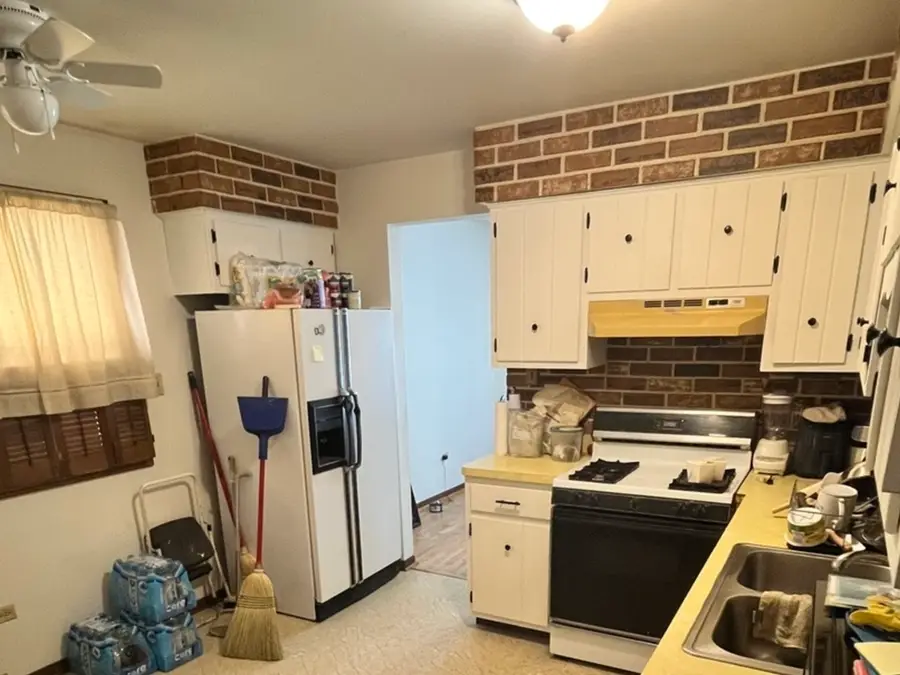 14238 S Manistee Avenue, Burnham, IL 60633 - #2