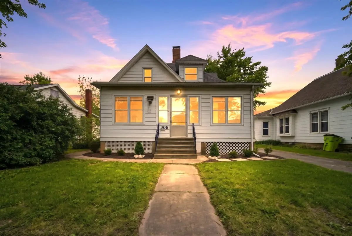 306 E Oak Street, Fairbury, IL 61739 - #1