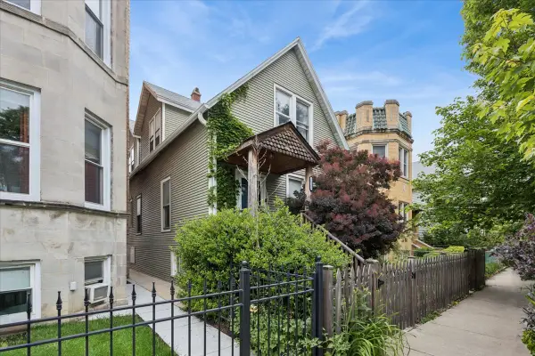 3322 W Belden Avenue, Chicago, IL 60647