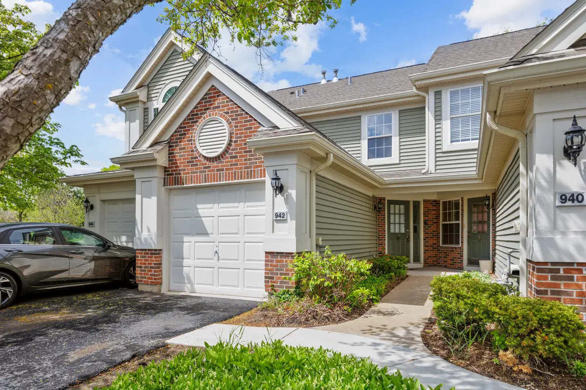 942 Little Falls Court, Elk Grove Village, IL 60007 - #1
