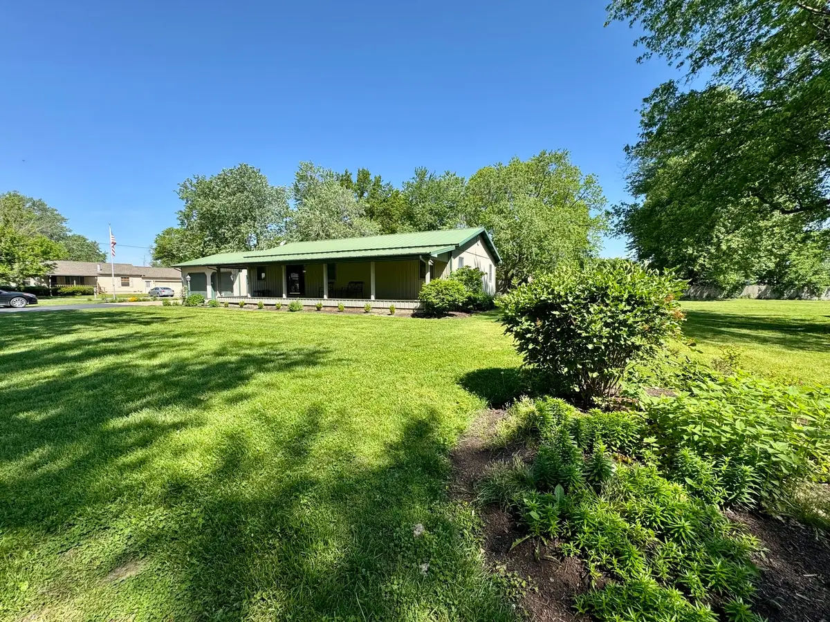 504 E Murray Street, Sesser, IL 62884 - #1