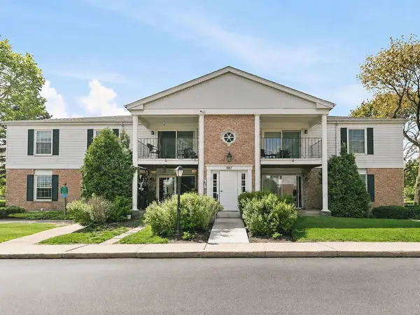 987 Golf Course Road #4, Crystal Lake, IL 60014
