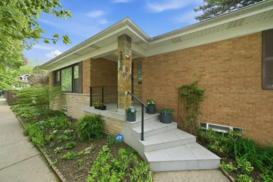 2456 W Farwell Avenue, Chicago, IL 60645 - #2
