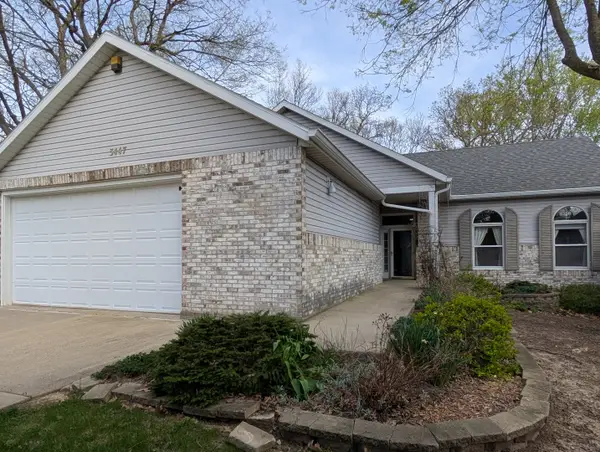 3447 Daren Drive #1, Freeport, IL 61032