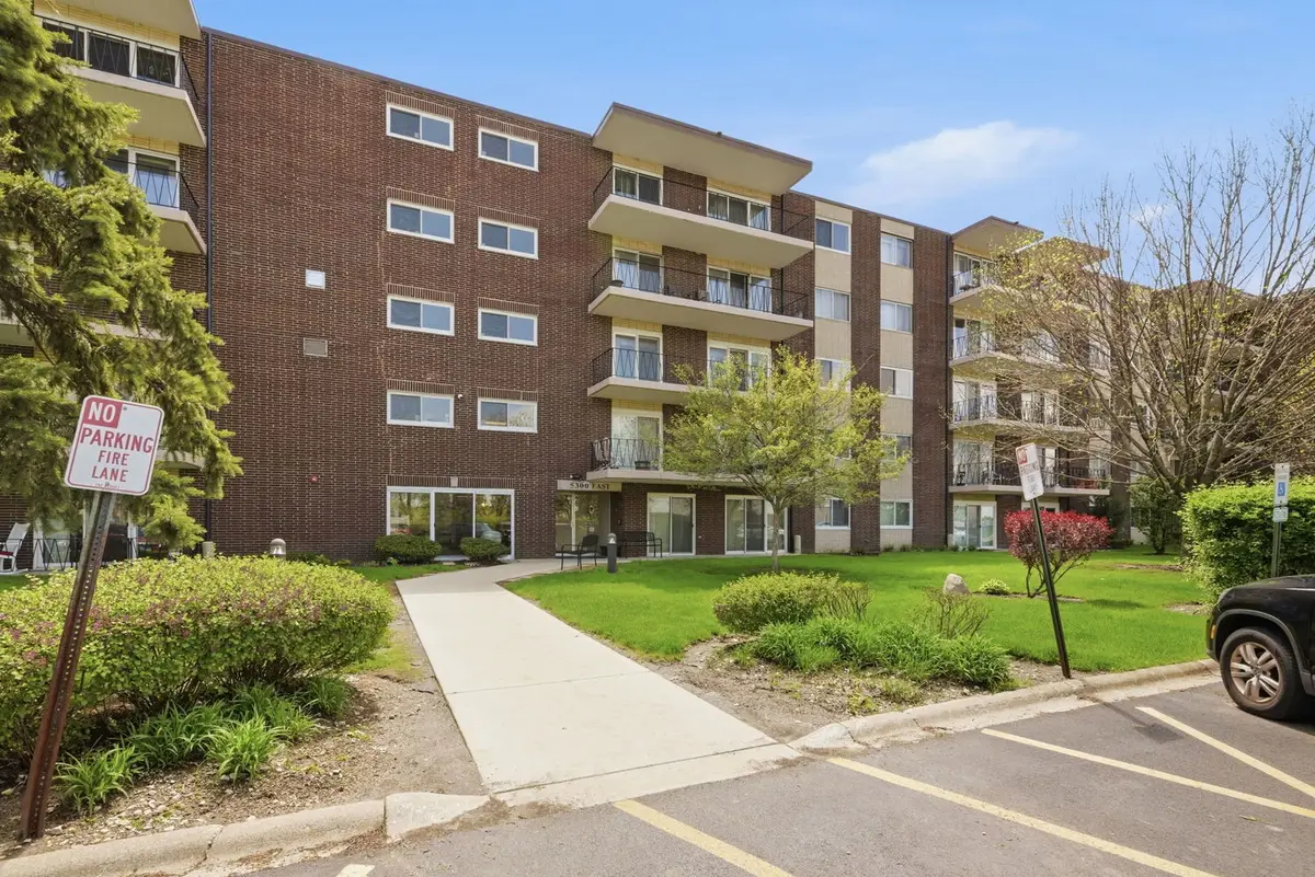 5300 Walnut Avenue #23C, Downers Grove, IL 60515 - #1